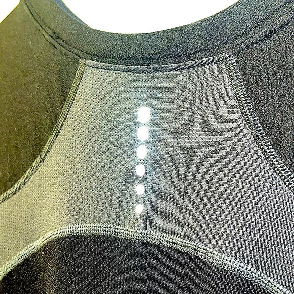 The North Face FastDry Reflective Wicking Base Layer Summit Dotknit LS Crew Tee - Picture 4 of 12